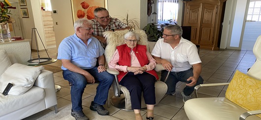 Bürgermeister und Ortsvorstheher bei Rosa Kassing zum 100. Geburtstag