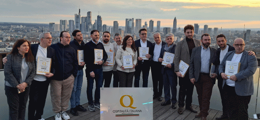 Foto di gruppo - Premiati sulla terrazza panoramica degli Skyline Studio di Radio Francoforte