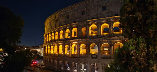 Colosseum Rom by Night