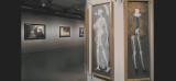 Ausstellungsansicht, rechts: Teile des Paravant, Vier Skelette, 1974